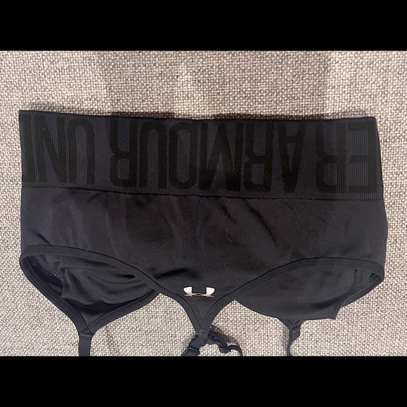 Under armour seamless sports bra and capri legging set size XS - Picture 4 of 10